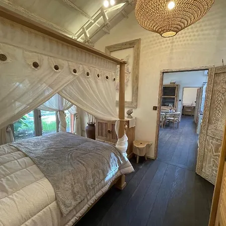 3 Bedrooms Sur Villa *