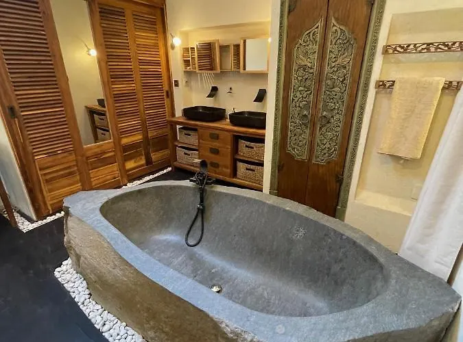 3 Bedrooms Sur Villa *