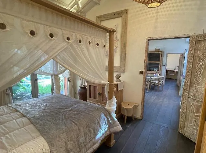 3 Bedrooms Sur Villa *
