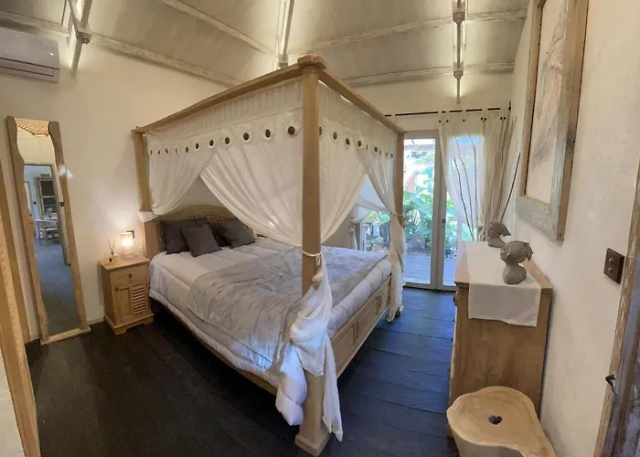 3 Bedrooms Sur *