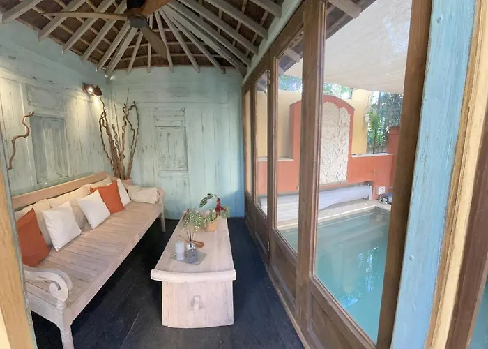 3 Bedrooms Sur